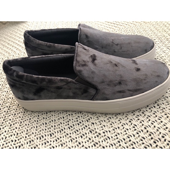 Steve Madden Shoes - 💥SALE💥 NEW Steve Madden velvet slip-ons sz 11
